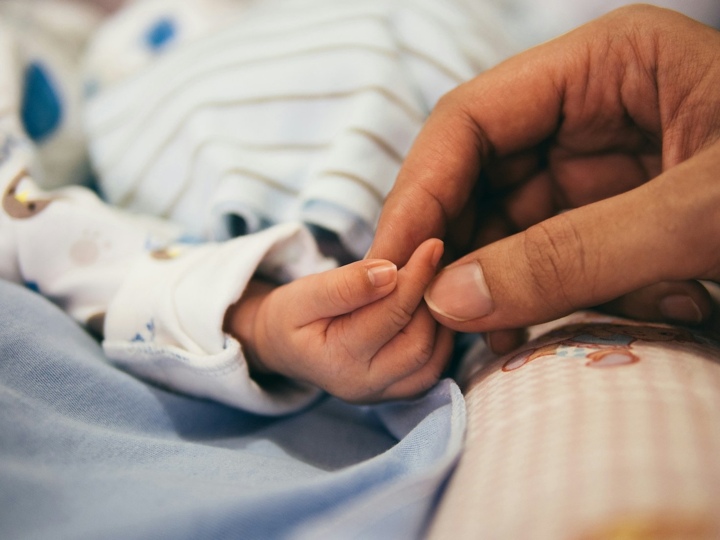 I benefici dell’allattamento al seno per mamma e bambino